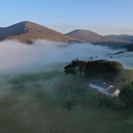Thistle Thatch Cottage And Hot Tub - Mourne Mountains Newcastle  Exterior photo