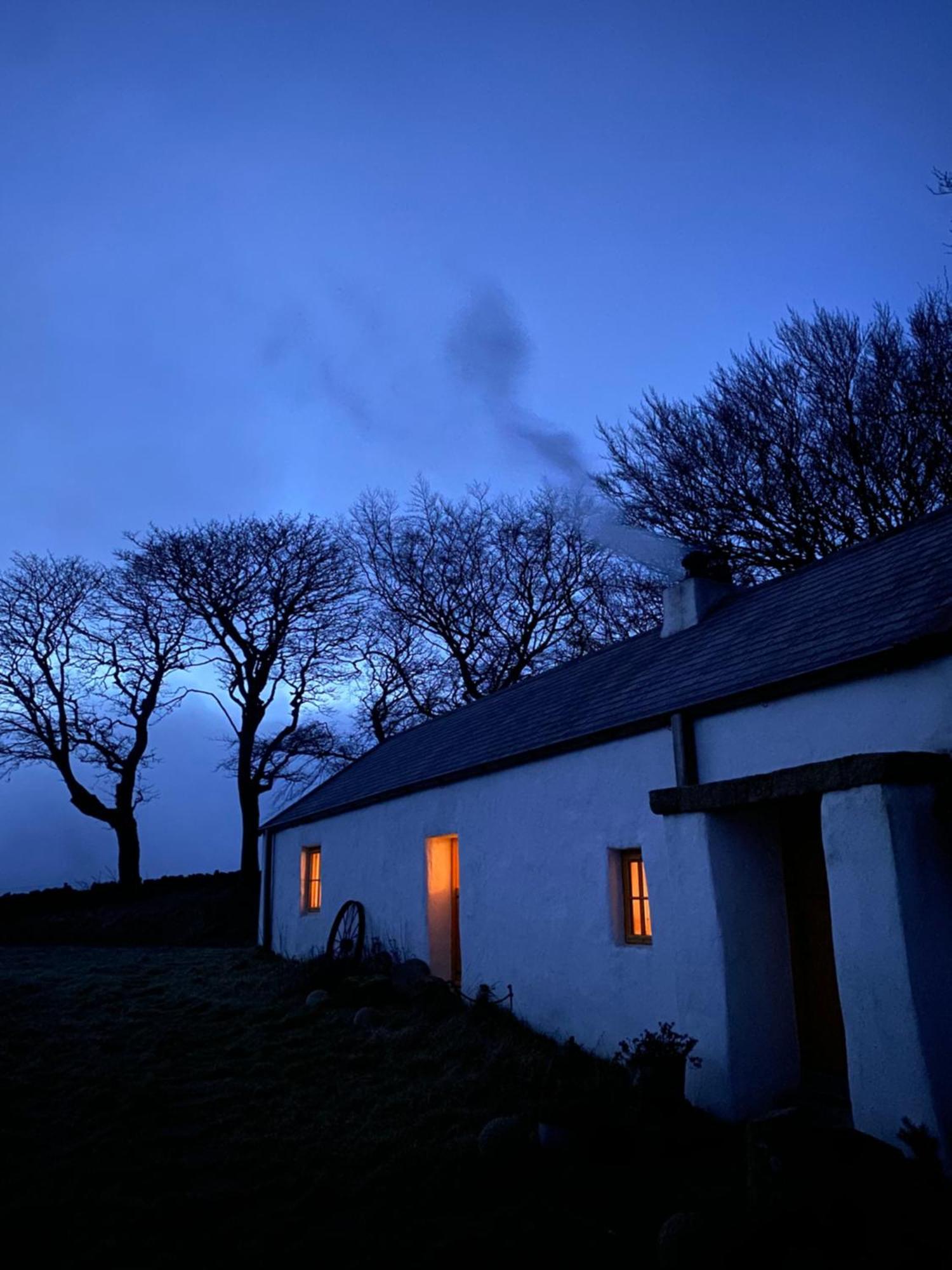 Thistle Thatch Cottage And Hot Tub - Mourne Mountains Newcastle  Exterior photo